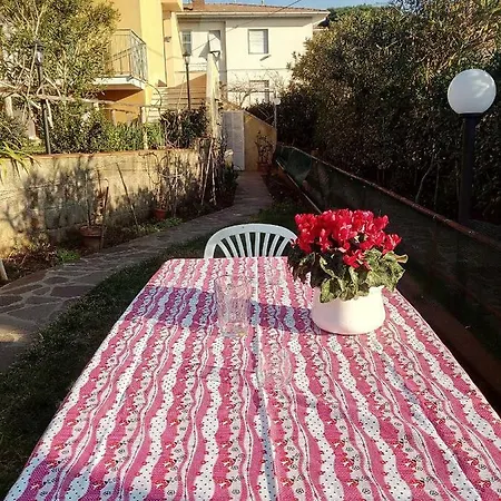 Con Giardino E Barbecue